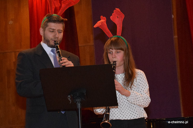 Koncert kolęd w wykonaniu uczniów klas fletu i klarnetu w Państwowej Szkole Muzycznej