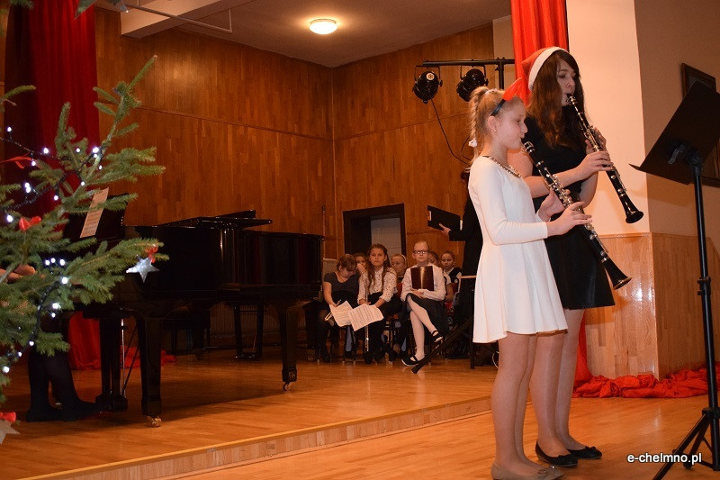 Koncert kolęd w wykonaniu uczniów klas fletu i klarnetu w Państwowej Szkole Muzycznej