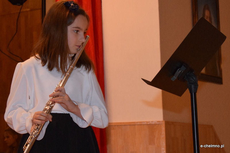 Koncert kolęd w wykonaniu uczniów klas fletu i klarnetu w Państwowej Szkole Muzycznej