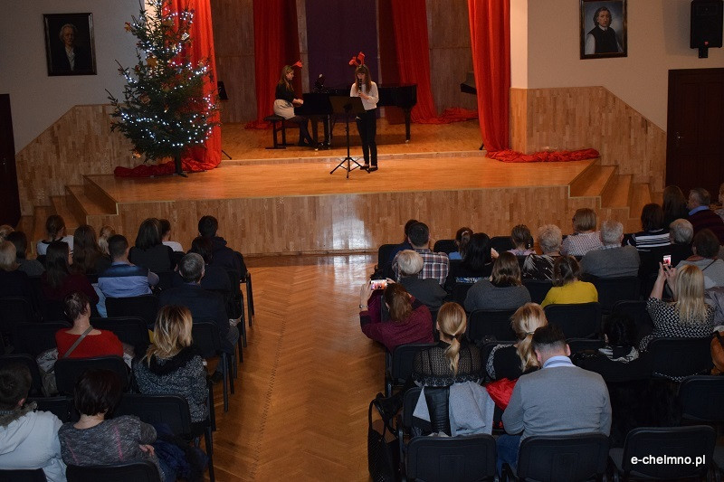 Koncert kolęd w wykonaniu uczniów klas fletu i klarnetu w Państwowej Szkole Muzycznej