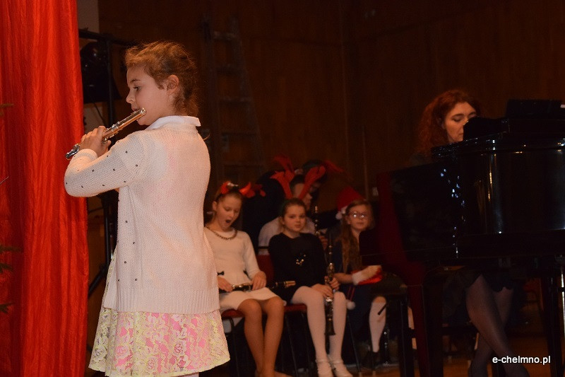 Koncert kolęd w wykonaniu uczniów klas fletu i klarnetu w Państwowej Szkole Muzycznej
