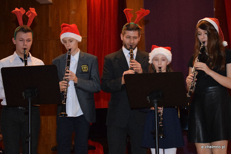 Koncert kolęd w wykonaniu uczniów klas fletu i klarnetu w Państwowej Szkole Muzycznej