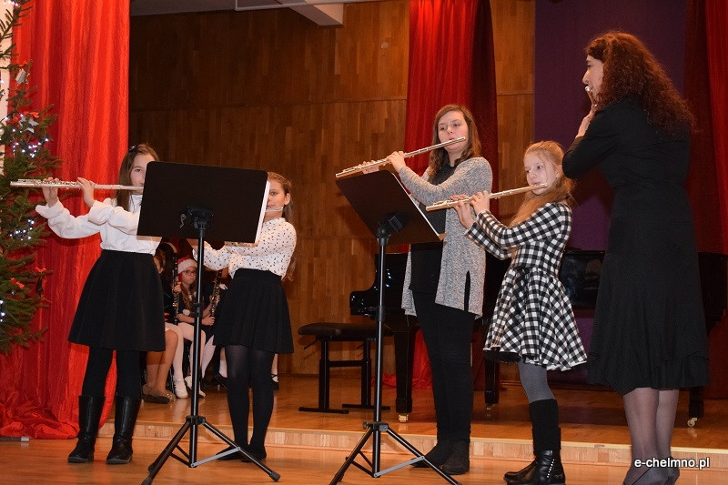 Koncert kolęd w wykonaniu uczniów klas fletu i klarnetu w Państwowej Szkole Muzycznej