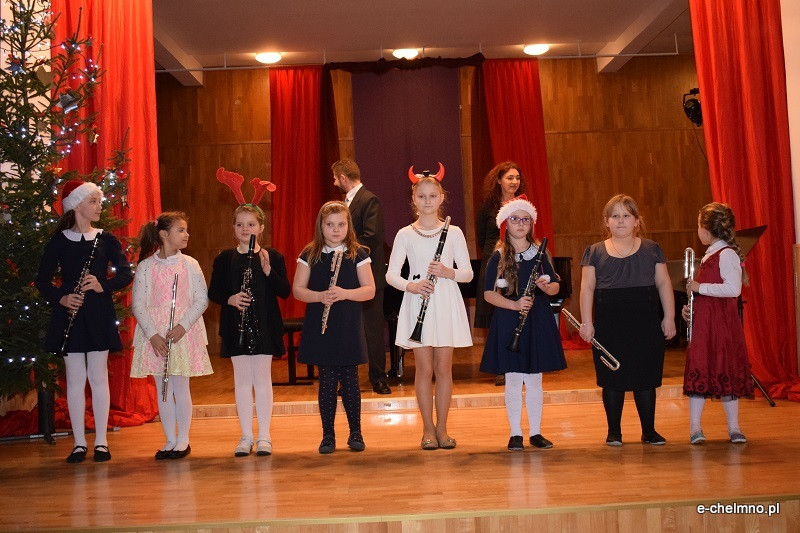 Koncert kolęd w wykonaniu uczniów klas fletu i klarnetu w Państwowej Szkole Muzycznej