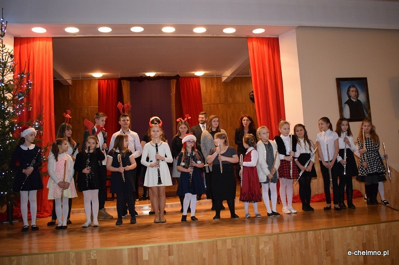 Koncert kolęd w wykonaniu uczniów klas fletu i klarnetu w Państwowej Szkole Muzycznej