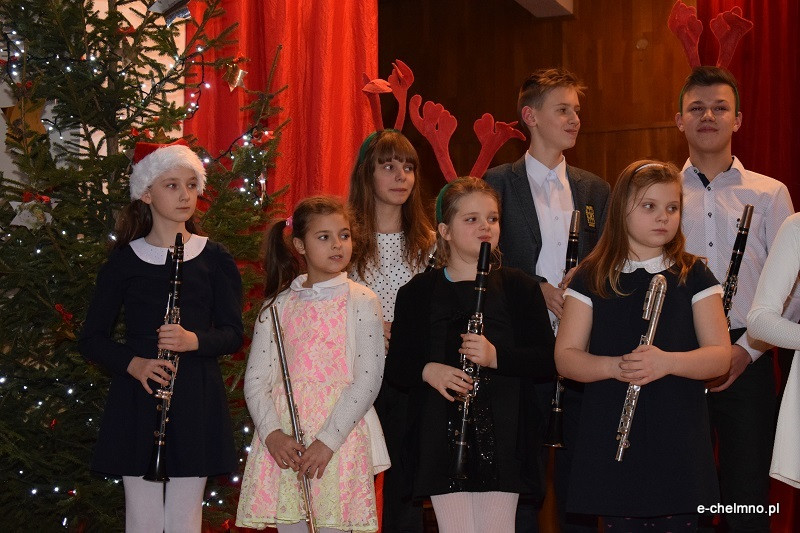 Koncert kolęd w wykonaniu uczniów klas fletu i klarnetu w Państwowej Szkole Muzycznej