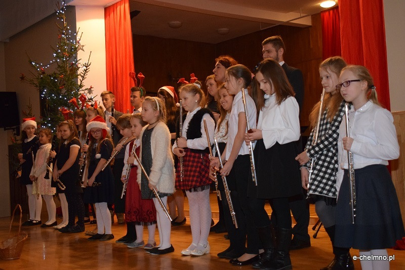 Koncert kolęd w wykonaniu uczniów klas fletu i klarnetu w Państwowej Szkole Muzycznej
