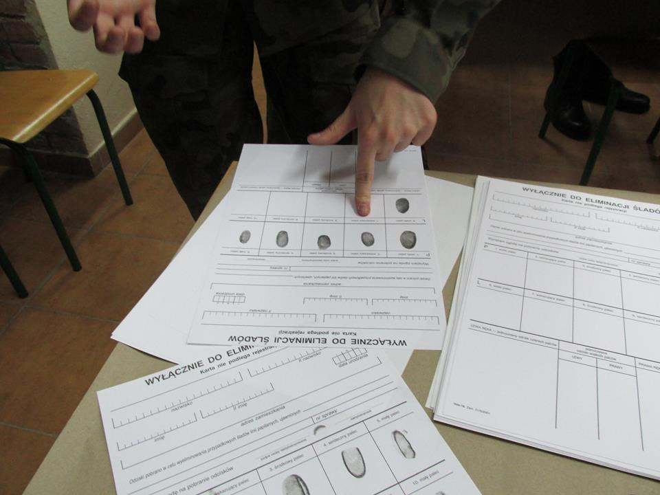 Zajęcia z kryminalistyki w Zespole Szkół nr 2 im. Adama Mickiewicza