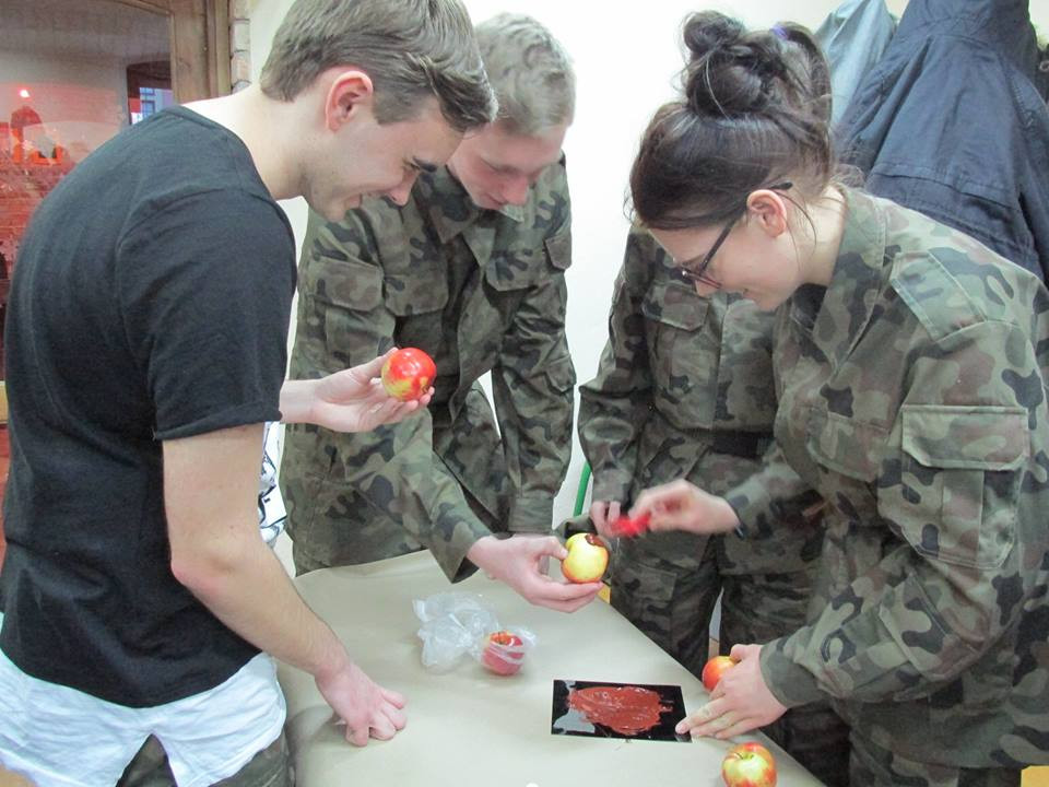 Zajęcia z kryminalistyki w Zespole Szkół nr 2 im. Adama Mickiewicza