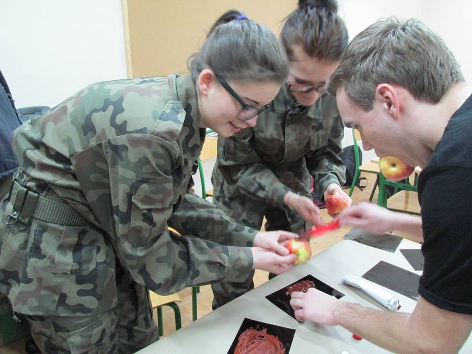 Zajęcia z kryminalistyki w Zespole Szkół nr 2 im. Adama Mickiewicza