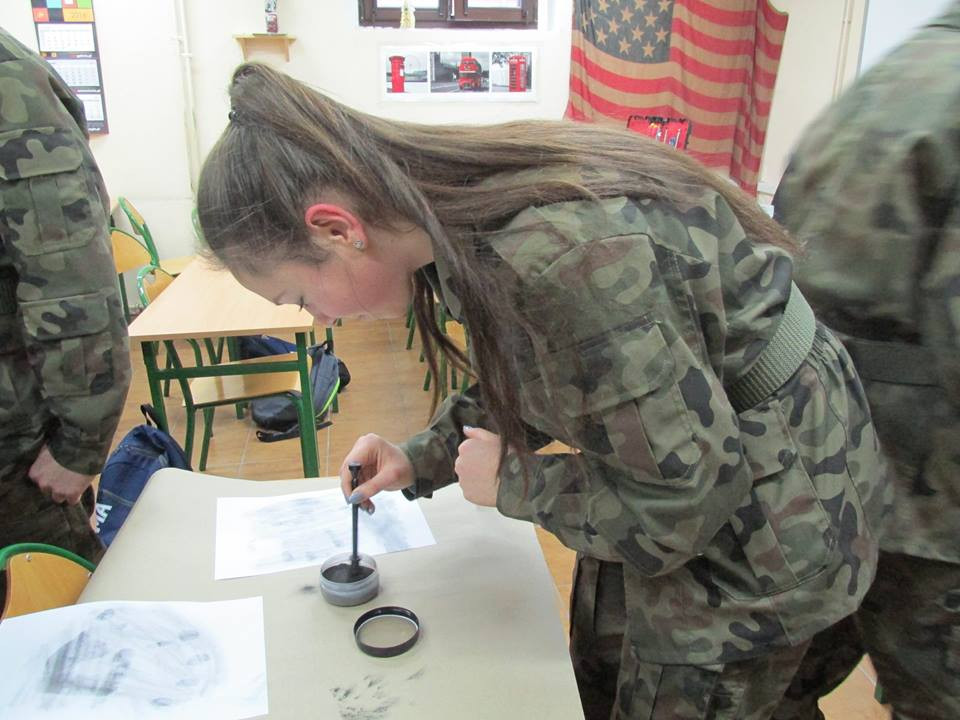 Zajęcia z kryminalistyki w Zespole Szkół nr 2 im. Adama Mickiewicza