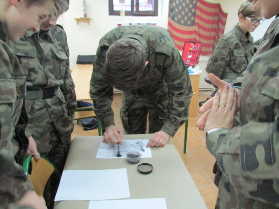 Zajęcia z kryminalistyki w Zespole Szkół nr 2 im. Adama Mickiewicza