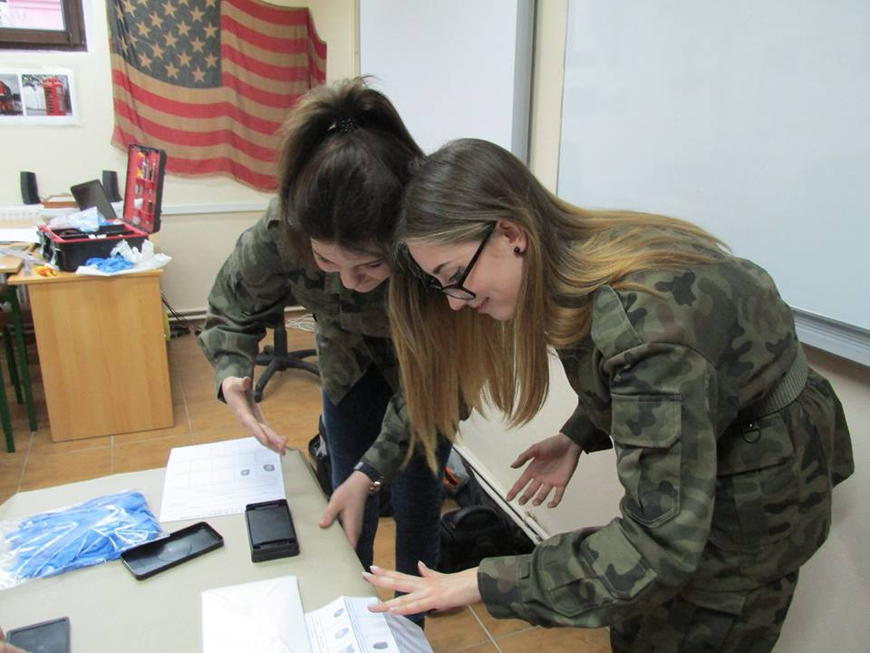 Zajęcia z kryminalistyki w Zespole Szkół nr 2 im. Adama Mickiewicza