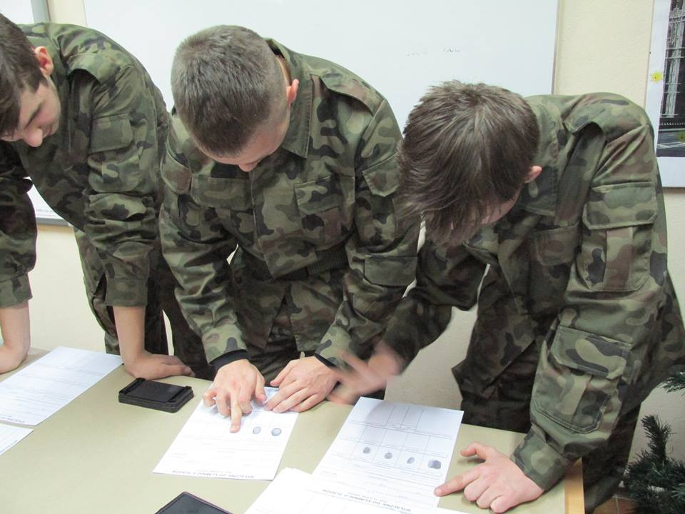 Zajęcia z kryminalistyki w Zespole Szkół nr 2 im. Adama Mickiewicza