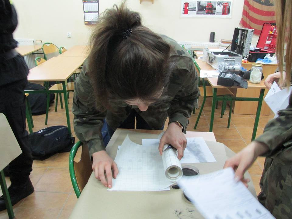 Zajęcia z kryminalistyki w Zespole Szkół nr 2 im. Adama Mickiewicza