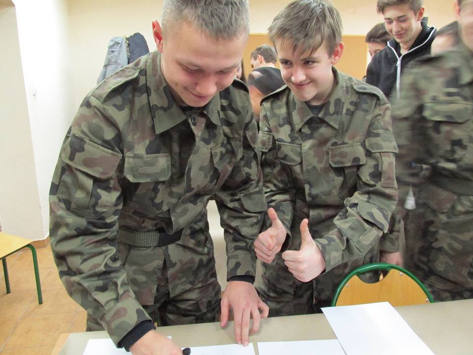 Zajęcia z kryminalistyki w Zespole Szkół nr 2 im. Adama Mickiewicza