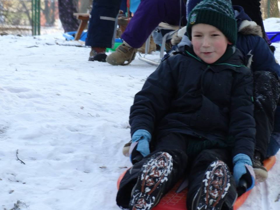 Bezpieczne zabawy na śniegu w Szkole Podstawowej nr 4
