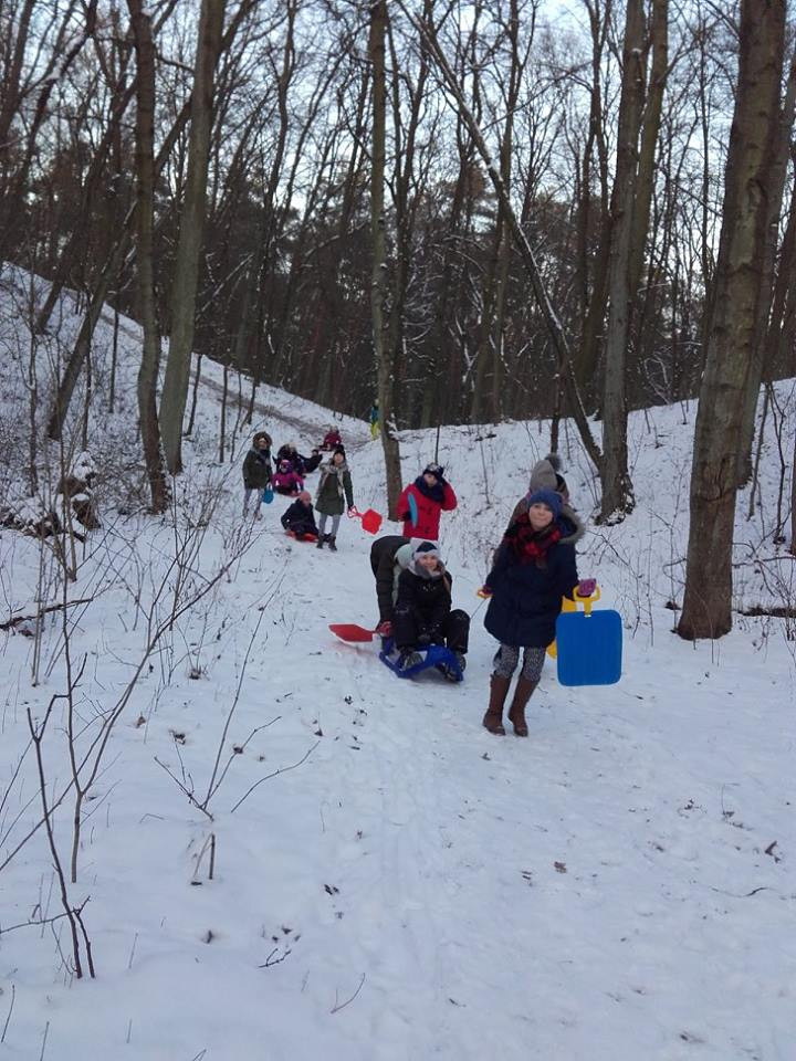 Bezpieczne zabawy na śniegu w Szkole Podstawowej nr 4