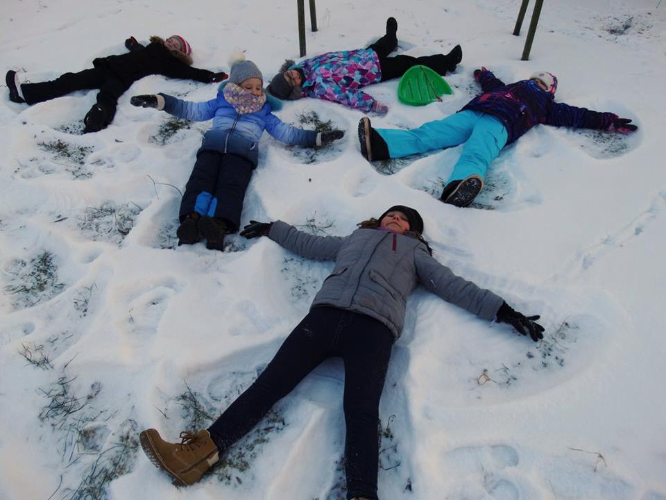 Bezpieczne zabawy na śniegu w Szkole Podstawowej nr 4