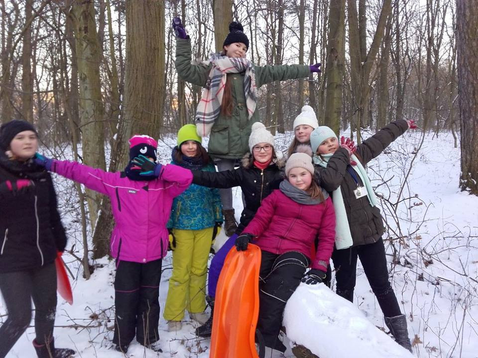 Bezpieczne zabawy na śniegu w Szkole Podstawowej nr 4