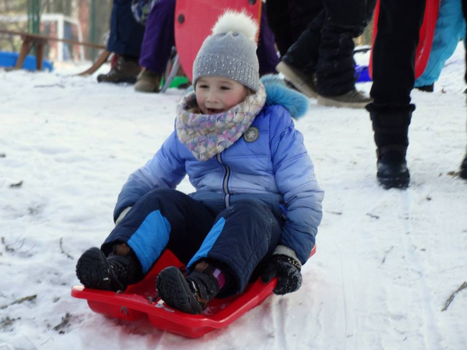 Bezpieczne zabawy na śniegu w Szkole Podstawowej nr 4