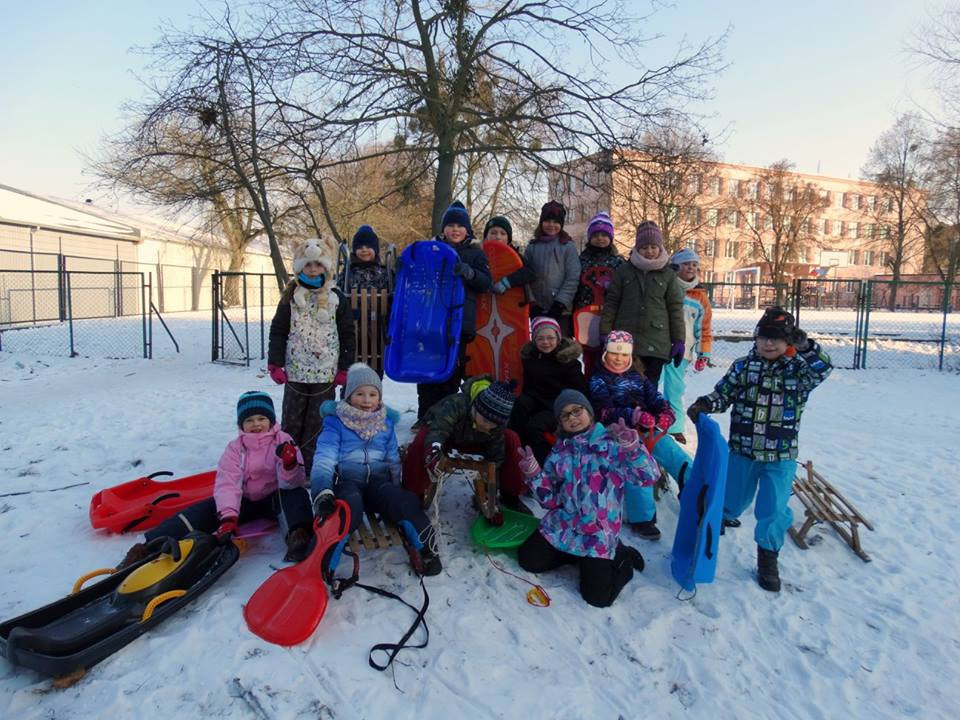 Bezpieczne zabawy na śniegu w Szkole Podstawowej nr 4