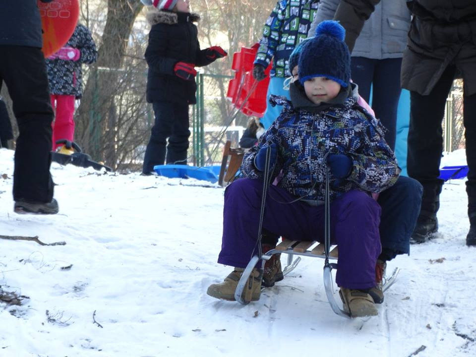 Bezpieczne zabawy na śniegu w Szkole Podstawowej nr 4