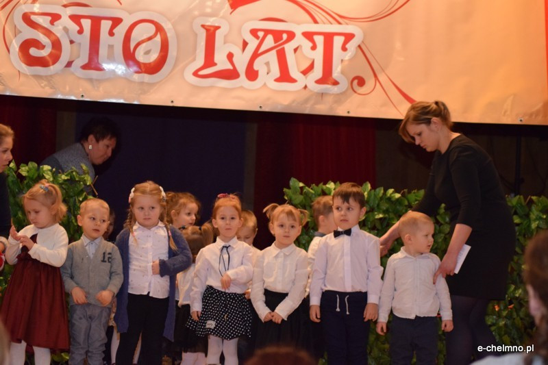 Relacja z koncertu z okazji Dnia Babci i Dziadka - Przedszkole Niepubliczne 