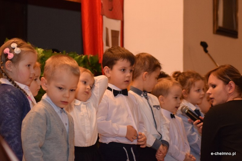 Relacja z koncertu z okazji Dnia Babci i Dziadka - Przedszkole Niepubliczne 