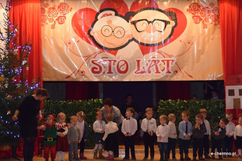 Relacja z koncertu z okazji Dnia Babci i Dziadka - Przedszkole Niepubliczne 