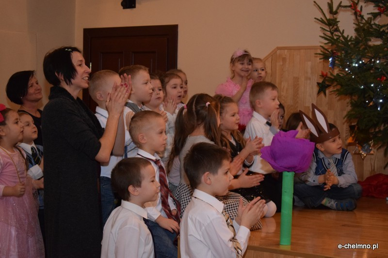 Relacja z koncertu z okazji Dnia Babci i Dziadka - Przedszkole Niepubliczne 