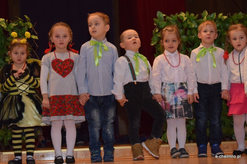 Relacja z koncertu z okazji Dnia Babci i Dziadka - Przedszkole Niepubliczne 