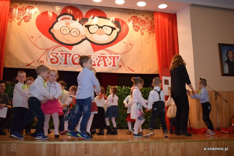 Relacja z koncertu z okazji Dnia Babci i Dziadka - Przedszkole Niepubliczne 