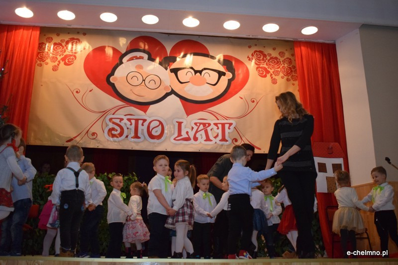 Relacja z koncertu z okazji Dnia Babci i Dziadka - Przedszkole Niepubliczne 