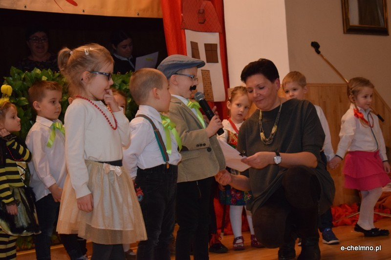 Relacja z koncertu z okazji Dnia Babci i Dziadka - Przedszkole Niepubliczne 