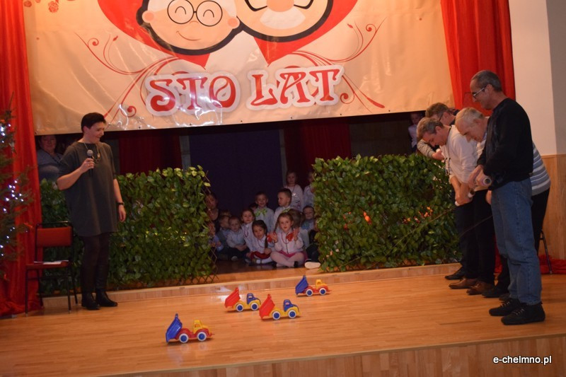 Relacja z koncertu z okazji Dnia Babci i Dziadka - Przedszkole Niepubliczne 