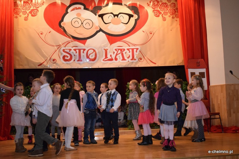 Relacja z koncertu z okazji Dnia Babci i Dziadka - Przedszkole Niepubliczne 