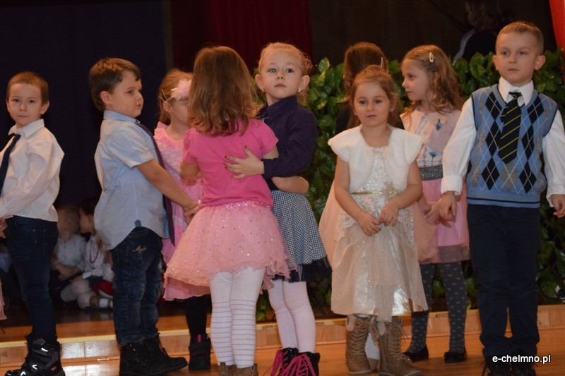 Relacja z koncertu z okazji Dnia Babci i Dziadka - Przedszkole Niepubliczne 