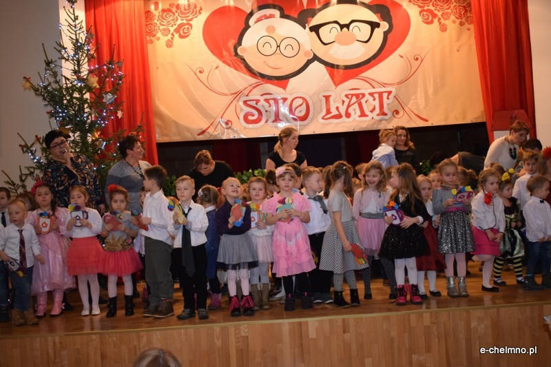 Relacja z koncertu z okazji Dnia Babci i Dziadka - Przedszkole Niepubliczne 