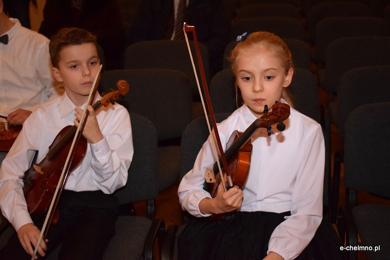 Koncert dzieci z sekcji smyczkowej w Państwowej Szkole Muzycznej