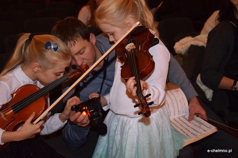 Koncert dzieci z sekcji smyczkowej w Państwowej Szkole Muzycznej