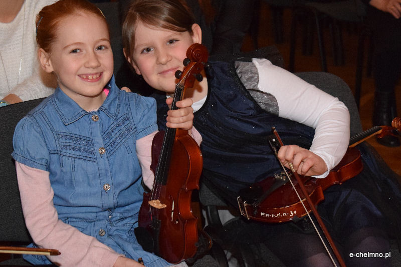 Koncert dzieci z sekcji smyczkowej w Państwowej Szkole Muzycznej