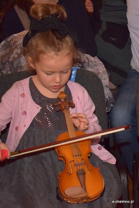 Koncert dzieci z sekcji smyczkowej w Państwowej Szkole Muzycznej