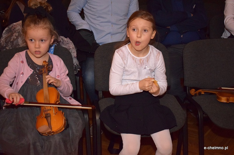 Koncert dzieci z sekcji smyczkowej w Państwowej Szkole Muzycznej