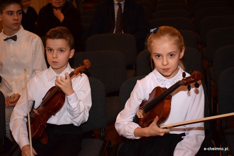 Koncert dzieci z sekcji smyczkowej w Państwowej Szkole Muzycznej