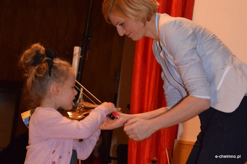 Koncert dzieci z sekcji smyczkowej w Państwowej Szkole Muzycznej