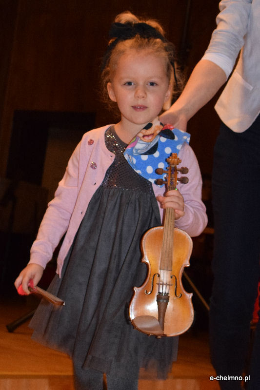 Koncert dzieci z sekcji smyczkowej w Państwowej Szkole Muzycznej