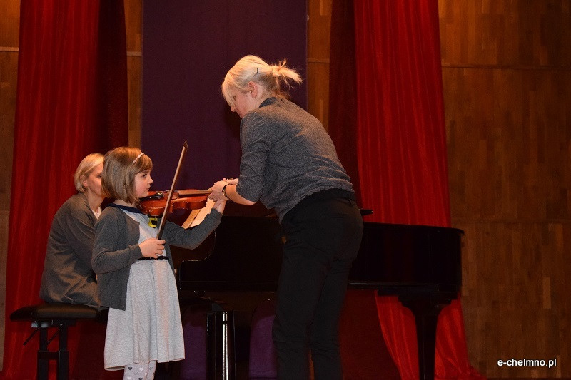 Koncert dzieci z sekcji smyczkowej w Państwowej Szkole Muzycznej