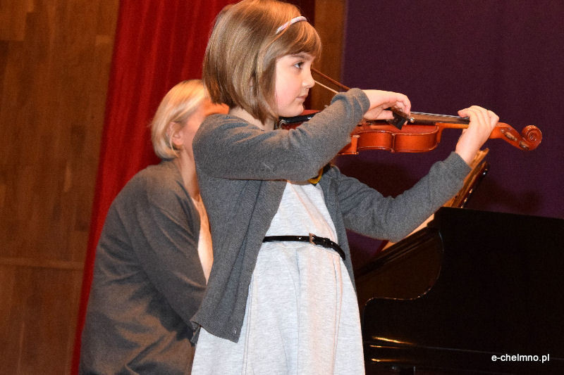 Koncert dzieci z sekcji smyczkowej w Państwowej Szkole Muzycznej