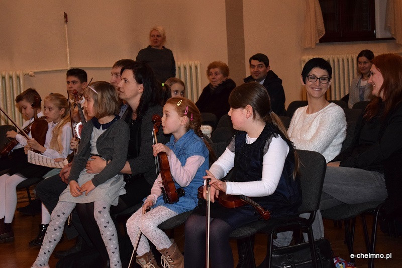 Koncert dzieci z sekcji smyczkowej w Państwowej Szkole Muzycznej
